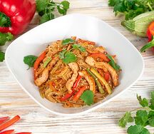 Фунчоза с курицей и овощами