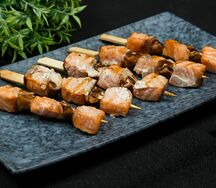 Мини-шашлычки из лосося
