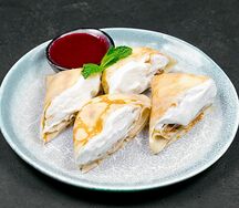 Блины с сыром и ягодным соусом