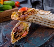 Мегашаурма Микс с курицей, телятиной и ягненком в лаваше