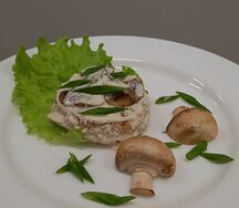 Куриные котлетки в сливочно-грибном соусе