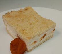Запеканка творожная с курагой