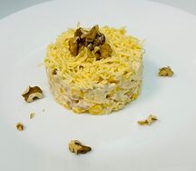 Салат с курицей и ананасом