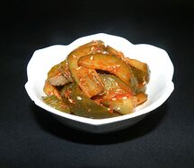 Салат с огурцами по-восточному