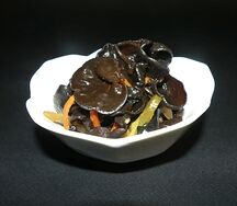 Салат с древесными грибами