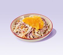 Коул Слоу из краснокочанной капусты с апельсином и кедровыми орешками