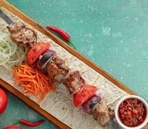 Шашлык из свинины по-грузински с томатами и луком