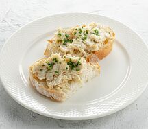 Брускетта с треской горячего копчения