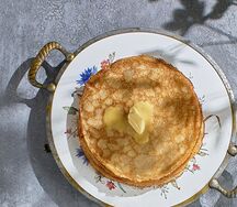 Сковородка с домашними блинами