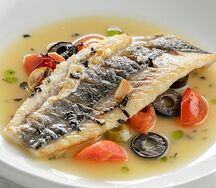 Филе сибаса с оливками и каперсами