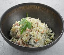 Салат Оливье с колбасой