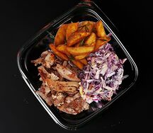 Кура на тарелке