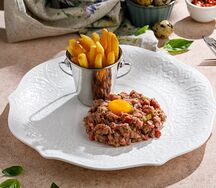 Тартар из фермерской говядины с фри