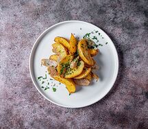 Картофель с куриными колбасками