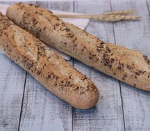 Традиционный большой багет со злаками