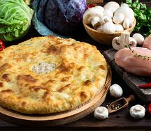 Пирог с курицей, грибами и капустой