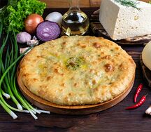 Пирог с сыром и зеленым луком