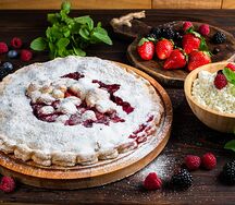 Пирог с творогом и вишней