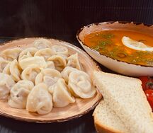 Пельмени куриные, солянка, хлеб