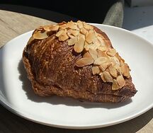 Миндальный круассан