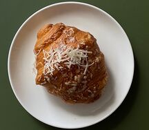 Круассан с ветчиной и сыром