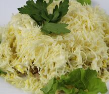 Салат с курицей под сыром