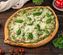 Пицца-пирог с сыром и свежим шпинатом