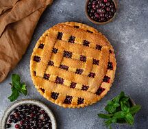 Тарт с чёрной смородиной