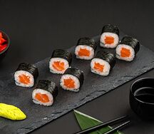 Маки с лососем