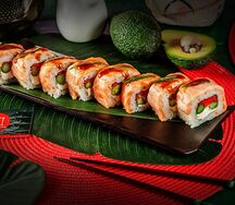 Опаленный лосось со спаржей самурай