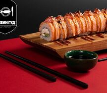 Опаленный ролл Филадельфия с лососем