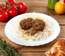 Белый рис с котлетами