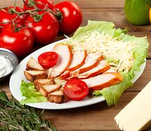 Салат Цезарь с курицей