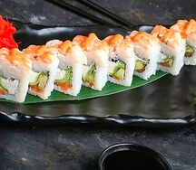 Ролл Аляска с крабом и лососем