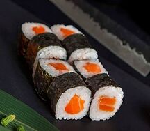 Маки с лососем Саке чиз