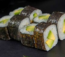 Маки с авокадо