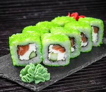 Ролл Филадельфия в зеленной икре