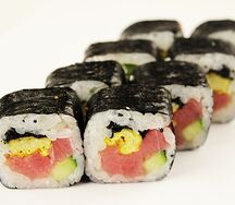 Ролл футомаки с тунцом