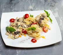 Феттуччине с курицей и грибами
