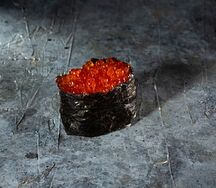 Гункан с икрой