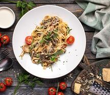 Феттучинни с фермерской говядиной под устрично-сливочном соусом