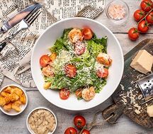 Цезарь с тигровыми креветками