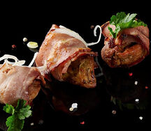 Шашлык из бедра индейки в беконе