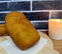 Пирожок с картошкой и сосиской