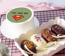 Набор Бенто-торт Супермену и 4 эскимо-чизкейка на палочке