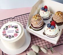 Комбо набор Бенто-торт Любимой мамочке с цветами и капкейки ассорти