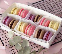 Ассорти макаронс (смородина, вишня, халвичный раф, малина-шоколад)