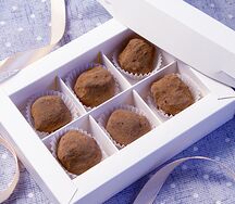 Шесть трюфелей с вишней