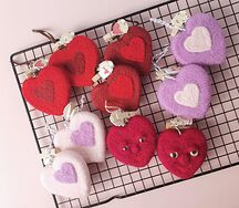 Сувенир Шерстяная валентинка с веревочкой и прищепкой