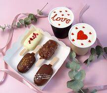 Набор 2 бенто-торта и 4 чизкейка на палочке